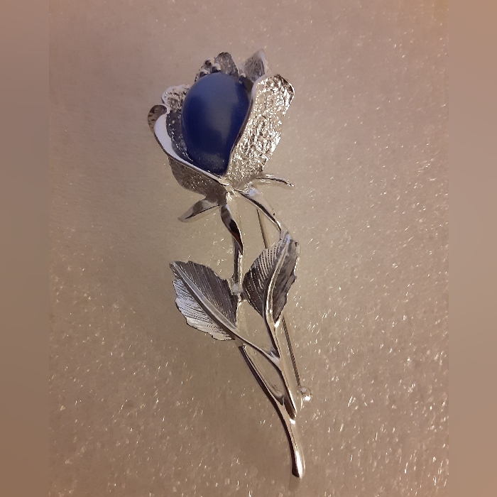 Emmons Periwinkle Blue And Silver Tone Flower Brooch 20$
